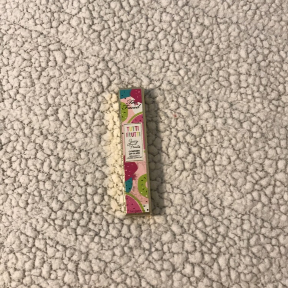 Brand new two faced lip gloss💄💓